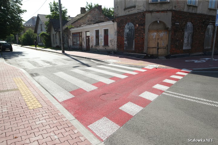 Zakończył się pierwszy etap remontu ulicy Dąbrowskiego w Stalowej Woli. To długo oczekiwana przez mieszkańców inwestycja, realizowana przez powiat we współpracy z miastem.