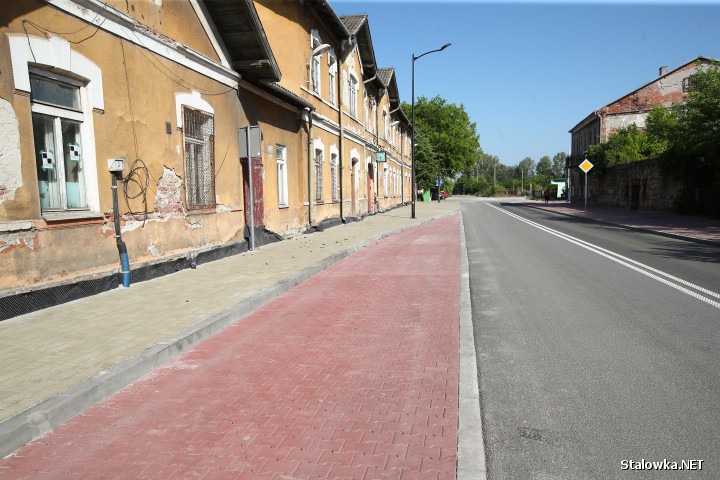 Zakończył się pierwszy etap remontu ulicy Dąbrowskiego w Stalowej Woli. To długo oczekiwana przez mieszkańców inwestycja, realizowana przez powiat we współpracy z miastem.