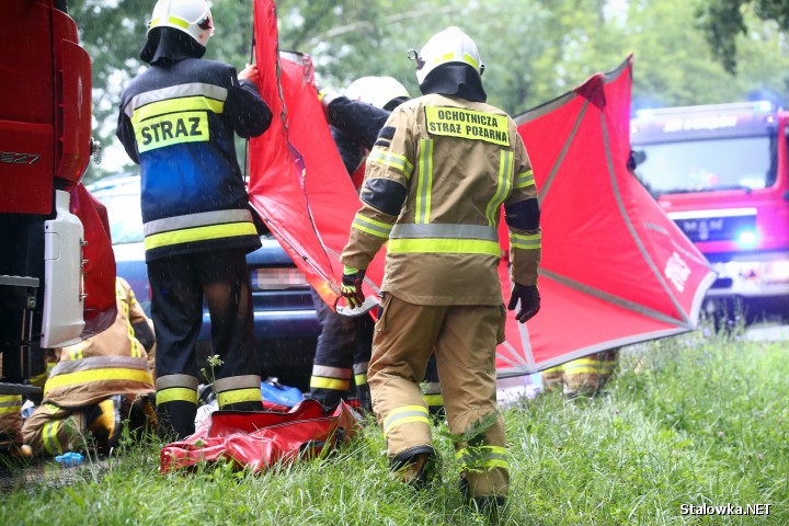 Na Drodze Wojewódzkiej nr 871 doszło do tragicznego wypadku, w którym zginęli rodzice trzyletniego dziecka.
