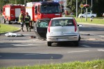 Na skrzyżowaniu przy rzeźbie Patriota w Stalowej Woli doszło do wypadku drogowego z udziałem straży pożarnej jadącej na sygnale. 