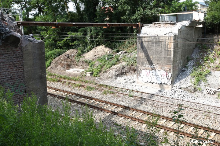 Na ulicy Traugutta w Stalowej Woli trwa remont wiaduktu kolejowego. Prace mają się zakończyć w tym roku.