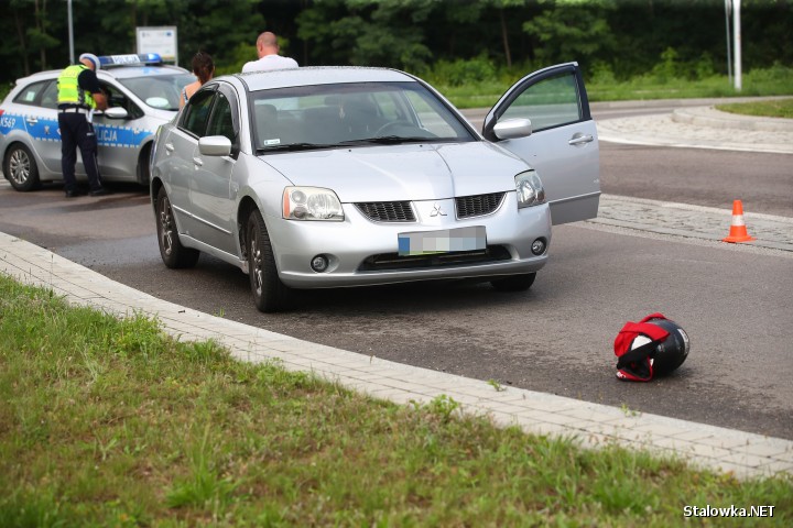 W trakcie obfitych opadów deszczu z gradem na ulicy Energetyków w Stalowej Woli doszło do wypadku drogowego z udziałem motocyklisty. 