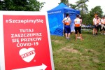 Członkowie teamu Onko Tour zatrzymali się w Parku Miejskim. Przy okazji wydarzenia na górce stanął mobilny punkt szczepień przeciw COVID-19.