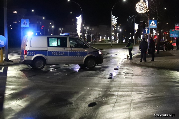Na ulicy KEN w Stalowej Woli doszło do potrącenia rowerzysty. Mężczyzna jest w ciężkim stanie.