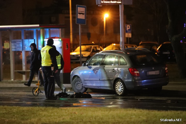 Na ulicy KEN w Stalowej Woli doszło do potrącenia rowerzysty. Mężczyzna jest w ciężkim stanie.