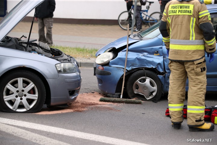 Na ulicy Poniatowskiego doszło do wypadku drogowego, w którym dwie osoby zostały ranne.