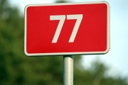 Od roku czasu mamy nie usunięte znaki informujące, że jedziemy Drogą Krajową nr 77.