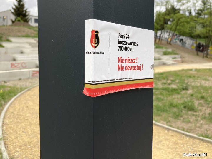Urząd Miasta w Stalowej Woli w maju na terenie gminy przeprowadził kampanię pod nazwą Stop Dewastacji. Wielu mieszkańców jest zaskoczona taką formą, zwłaszcza jeżeli chodzi o wszechobecne nalepki.