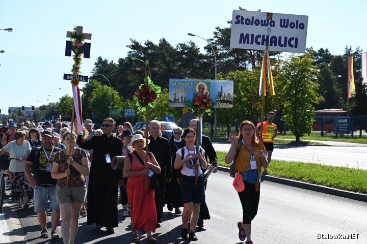 Piesza Pielgrzymka ze Stalowej Woli na Jasną Górę wyruszyła w czwartek 4 sierpnia po Mszy świętej w bazylice konkatedralnej.