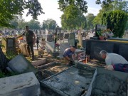 Trwają pracę przy renowacji nagrobków na rozwadowskim cmentarzu.