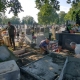 Stalowa Wola: Trwają pracę przy renowacji nagrobków na rozwadowskim cmentarzu