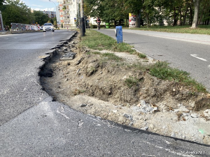Kilka dni temu prace budowlane rozpoczęto na ulicy Wojska Polskiego. Zdaniem rodziców takie prace powinny być prowadzone w okresie wakacyjnym.