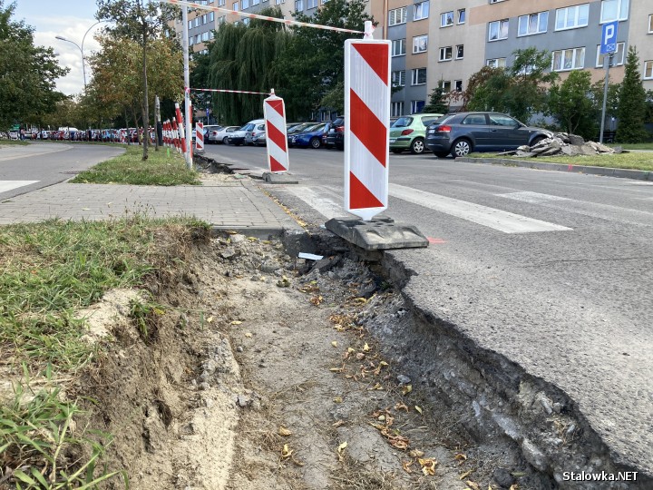 Kilka dni temu prace budowlane rozpoczęto na ulicy Wojska Polskiego. Zdaniem rodziców takie prace powinny być prowadzone w okresie wakacyjnym.