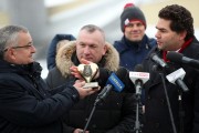 Minister infrastruktury Andrzej Adamczyk otrzymał od władz miasta Złote serce Stalowej Woli.