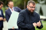 Ulica Jaśminowa i drogi na osiedlu Poręby w Stalowej Woli uzyskały wsparcie z Rządowego Funduszu Rozwoju Dróg. Podczas środowej konferencji poseł i wiceminister infrastruktury wręczył symboliczne czeki na ręce władz miasta.