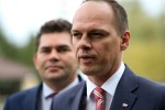 Ulica Jaśminowa i drogi na osiedlu Poręby w Stalowej Woli uzyskały wsparcie z Rządowego Funduszu Rozwoju Dróg. Podczas środowej konferencji poseł i wiceminister infrastruktury wręczył symboliczne czeki na ręce władz miasta.