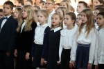W sumie w jednym czasie zaśpiewało 353 uczniów w wieku od 8 do 14 lat.