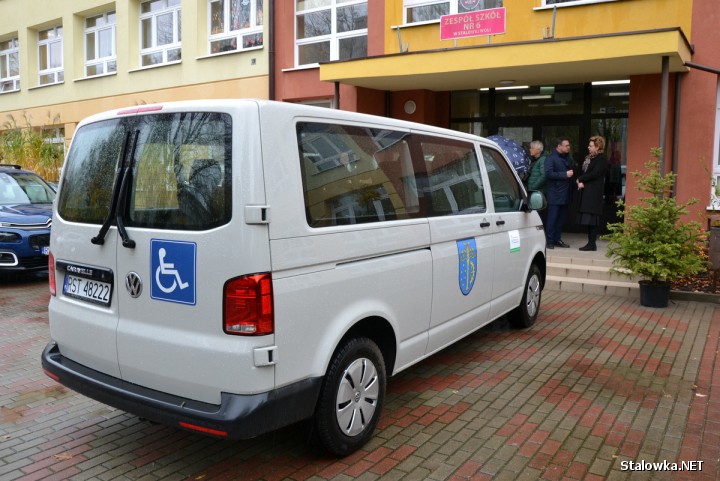 Nowy bus dla uczniów Zespołu Szkół Nr 6 Specjalnych.