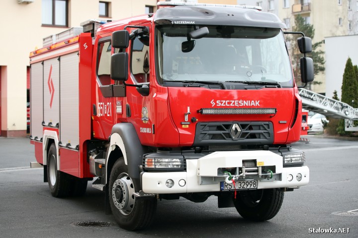 Strażacy z Państwowej Straży Pożarnej w Stalowej Woli dostali nowy, średni samochód ratowniczo-gaśniczy. Zastąpił on 9-letniego Mercedesa.