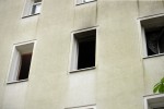 W bloku na ulicy Romana Dmowskiego doszło do pożaru mieszkania. Jedna osoba trafiła do szpitala.