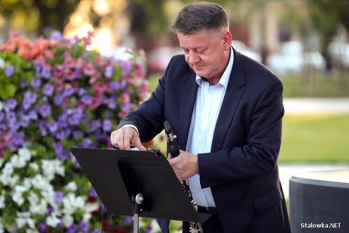 Stalowowolski zespół kameralny Contradanza, występem na rozwadowskim Rynku, dał pierwszy koncert na fortepianie Cadenza.