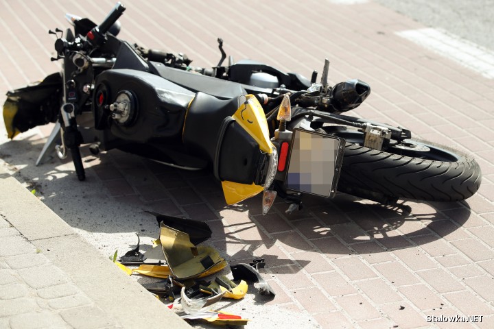 Wypadek z udziałem motocyklisty na Alejach Jana Pawła II w Stalowej Woli.