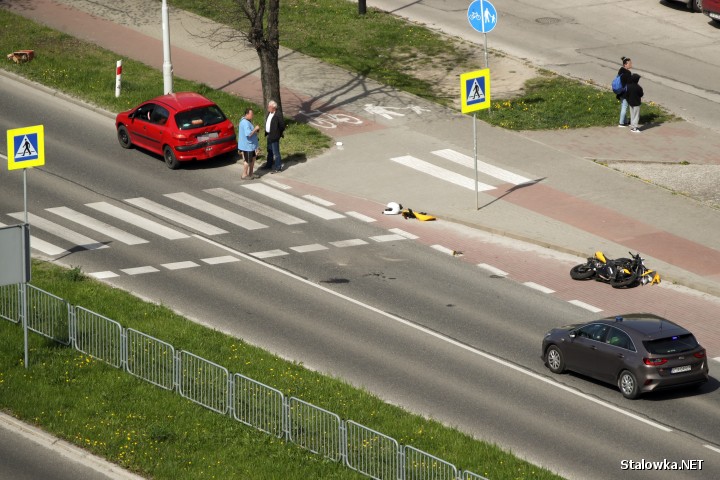 Wypadek z udziałem motocyklisty na Alejach Jana Pawła II w Stalowej Woli.