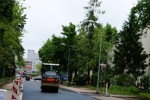 Do końca tygodnia będzie trwać układanie warstwy bitumicznej na całej szerokości jezdni na ulicy Wolności w Stalowej Woli.