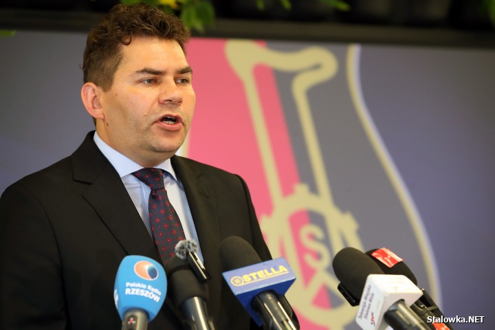 - Chcemy pokazać, że wyraźnie opłaca się być mieszkańcem Stalowej Woli, że opłaca się mieć meldunek albo rozliczać PIT w Stalowej Woli - zachęca Lucjusz Nadbereżny.