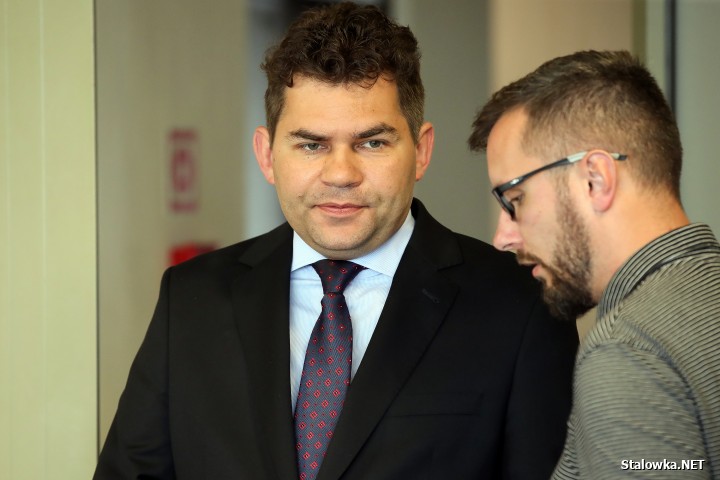 - Chcemy pokazać, że wyraźnie opłaca się być mieszkańcem Stalowej Woli, że opłaca się mieć meldunek albo rozliczać PIT w Stalowej Woli - zachęca Lucjusz Nadbereżny.