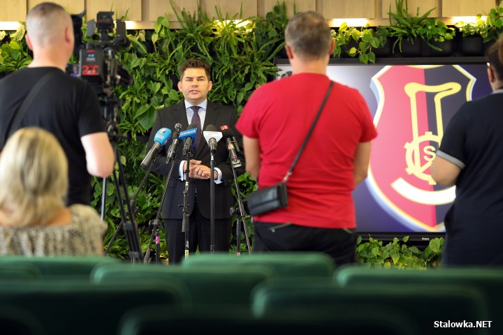 - Chcemy pokazać, że wyraźnie opłaca się być mieszkańcem Stalowej Woli, że opłaca się mieć meldunek albo rozliczać PIT w Stalowej Woli - zachęca Lucjusz Nadbereżny.