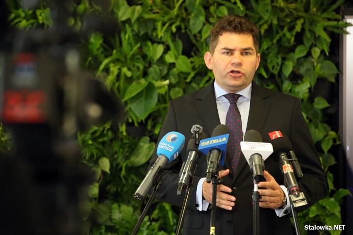 - Chcemy pokazać, że wyraźnie opłaca się być mieszkańcem Stalowej Woli, że opłaca się mieć meldunek albo rozliczać PIT w Stalowej Woli - zachęca Lucjusz Nadbereżny.