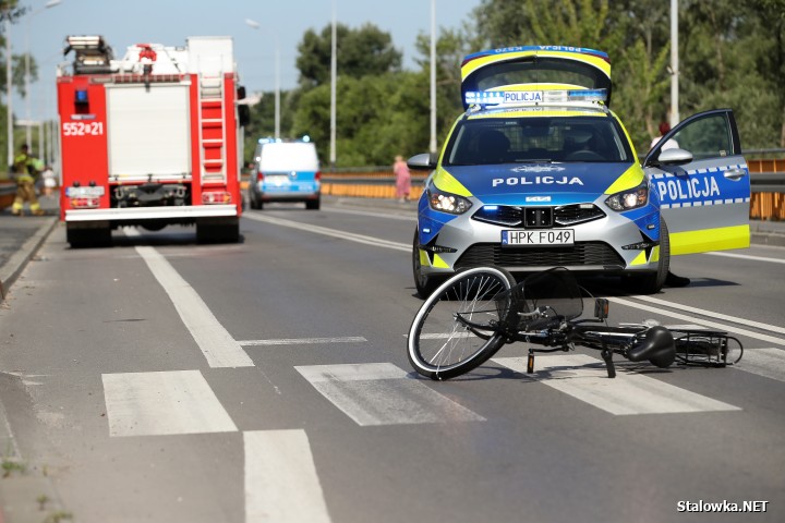 Potrącenie 75-letniej rowerzystki na moście na Pysznicę.