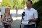 Radny Andrzej Dorosz podjął interwencję na prośbę mieszkańców, którzy domagają się montażu ławki na przystanku.
