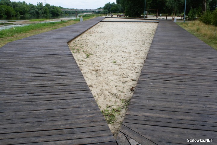 Biegnąca wzdłuż rzeki San drewniana promenada dedykowana spacerowiczom przeszła modernizację. Dzięki regularnej konserwacji będzie służyć przez kolejne lata.