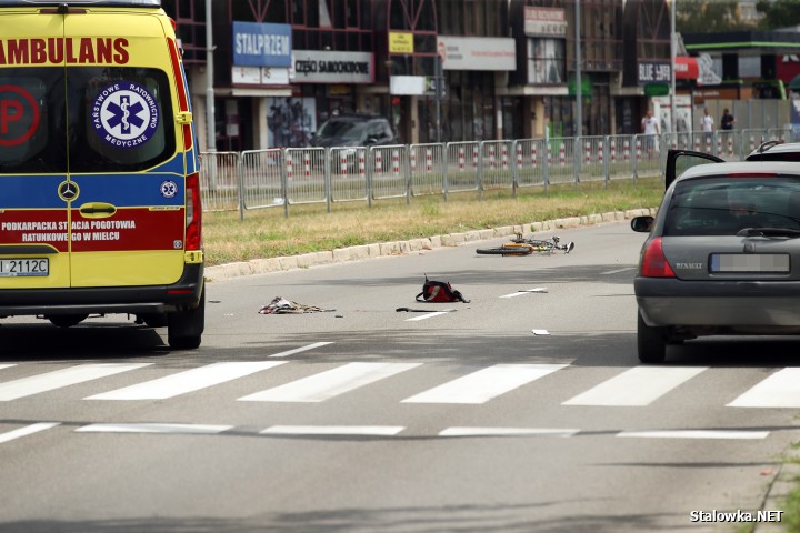 Potrącenie na Alejach Jana Pawła II w Stalowej Woli. Rowerzysta w ciężkim stanie.