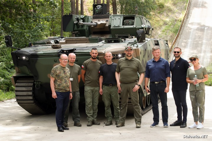 Ministerialna delegacja w Hucie Stalowa Wola.