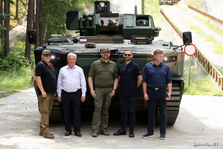 Ministerialna delegacja w Hucie Stalowa Wola.