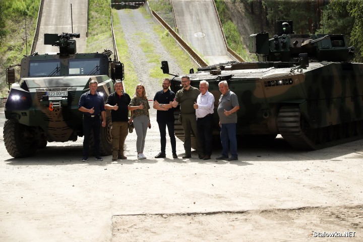 Ministerialna delegacja w Hucie Stalowa Wola.
