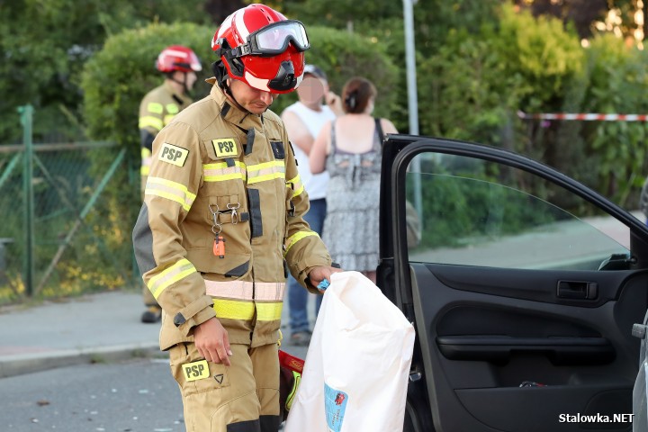 Wypadek na Brandwickiej. Auto wjechało w przyczepę z drewnem.