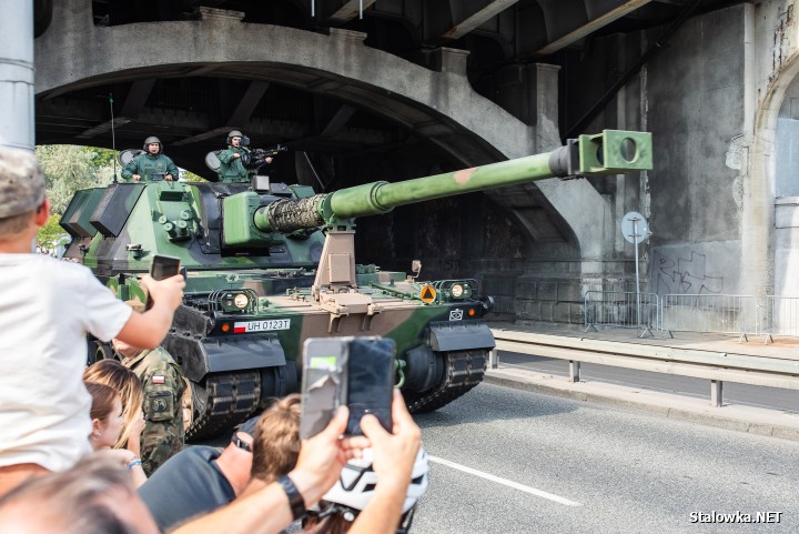 Defilada Wojska Polskiego na warszawskiej Wisłostradzie.