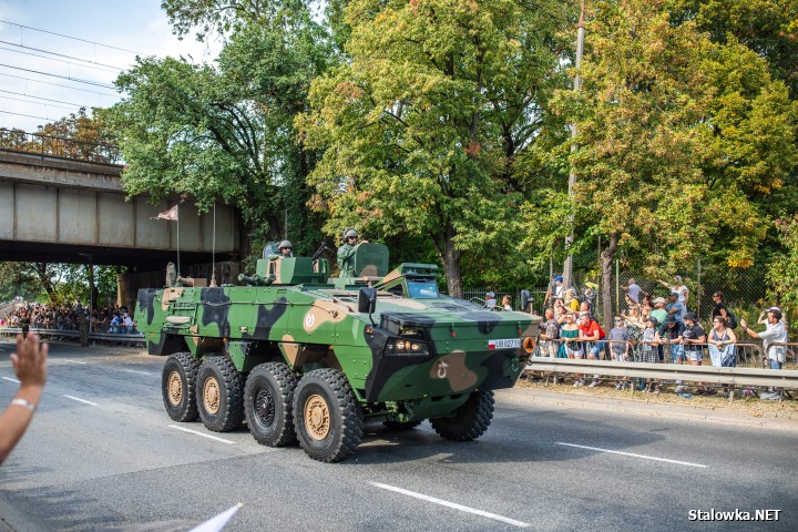 Defilada Wojska Polskiego na warszawskiej Wisłostradzie.