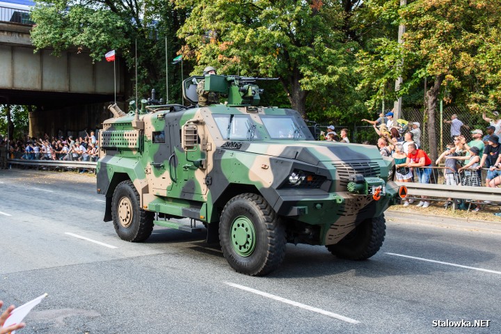 Defilada Wojska Polskiego na warszawskiej Wisłostradzie.