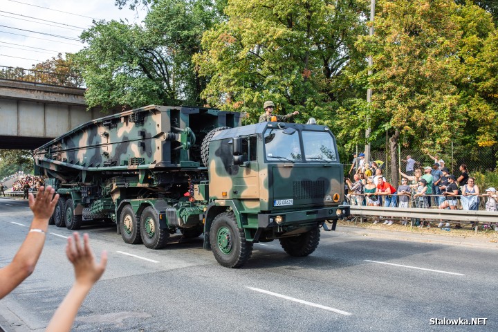 Defilada Wojska Polskiego na warszawskiej Wisłostradzie.