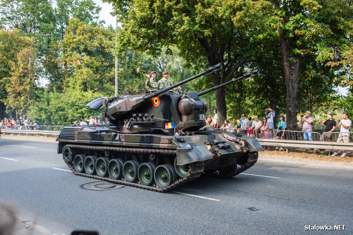 Defilada Wojska Polskiego na warszawskiej Wisłostradzie.