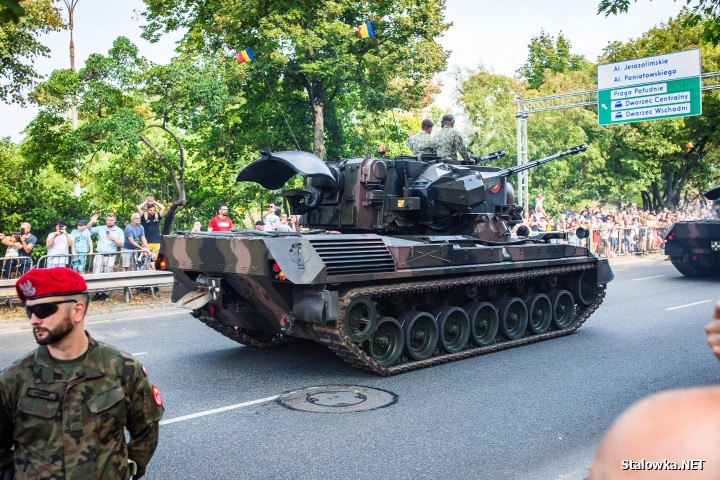 Defilada Wojska Polskiego na warszawskiej Wisłostradzie.