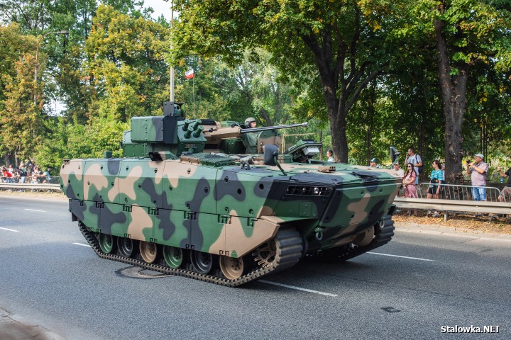 Defilada Wojska Polskiego na warszawskiej Wisłostradzie.