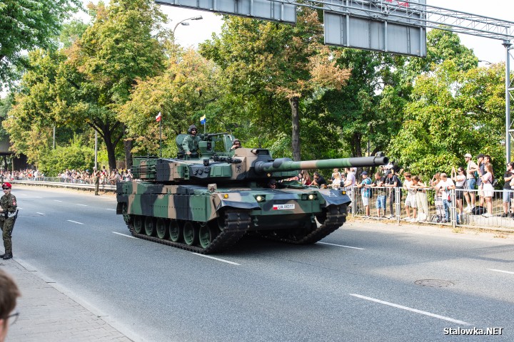 Defilada Wojska Polskiego na warszawskiej Wisłostradzie.