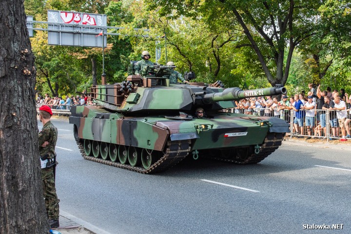 Defilada Wojska Polskiego na warszawskiej Wisłostradzie.