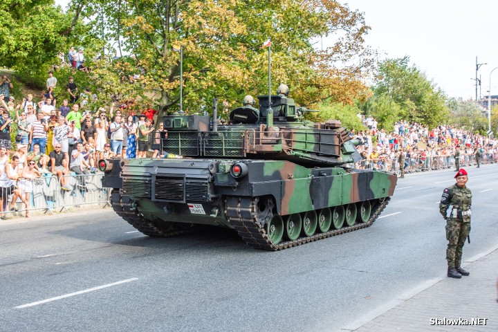 Defilada Wojska Polskiego na warszawskiej Wisłostradzie.